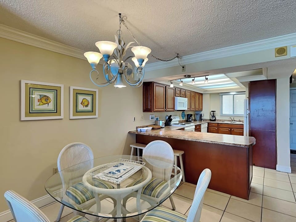 Condo, 1 King Bed with Sofa bed, Balcony, Ocean View | Dining