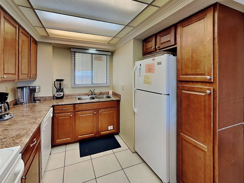 Condo, 1 King Bed with Sofa bed, Balcony, Ocean View | Private kitchen | Fridge, microwave, oven, stovetop