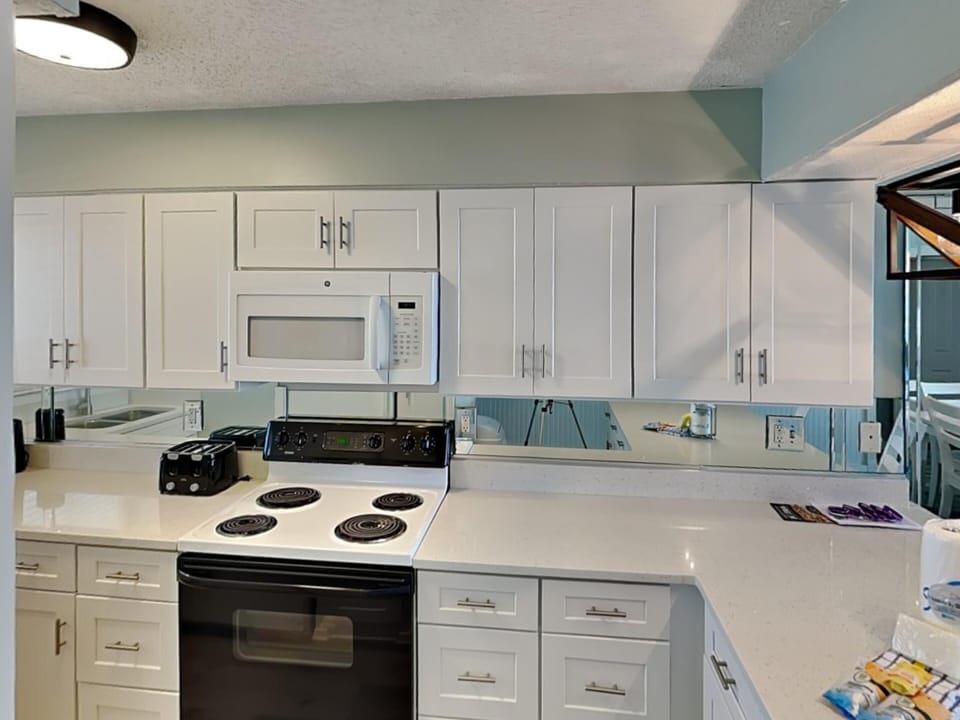 Condo, Multiple Beds, Balcony, Ocean View | Private kitchen | Fridge, microwave, oven, stovetop
