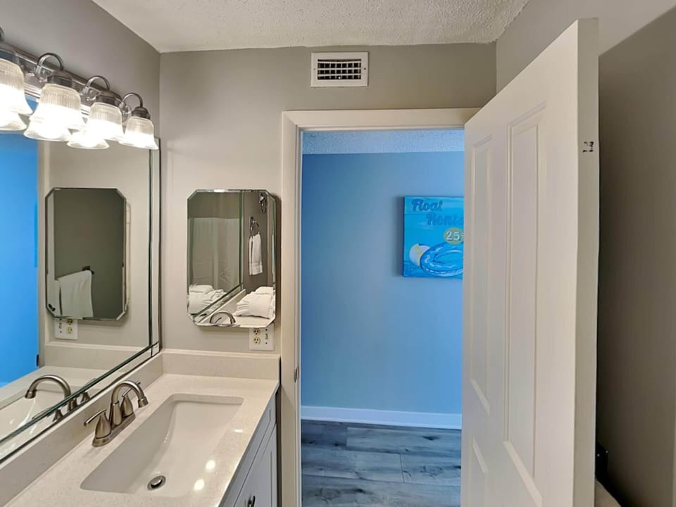 Regency Towers #710 by Resort Collection Apartment in Lower Grand Lagoon