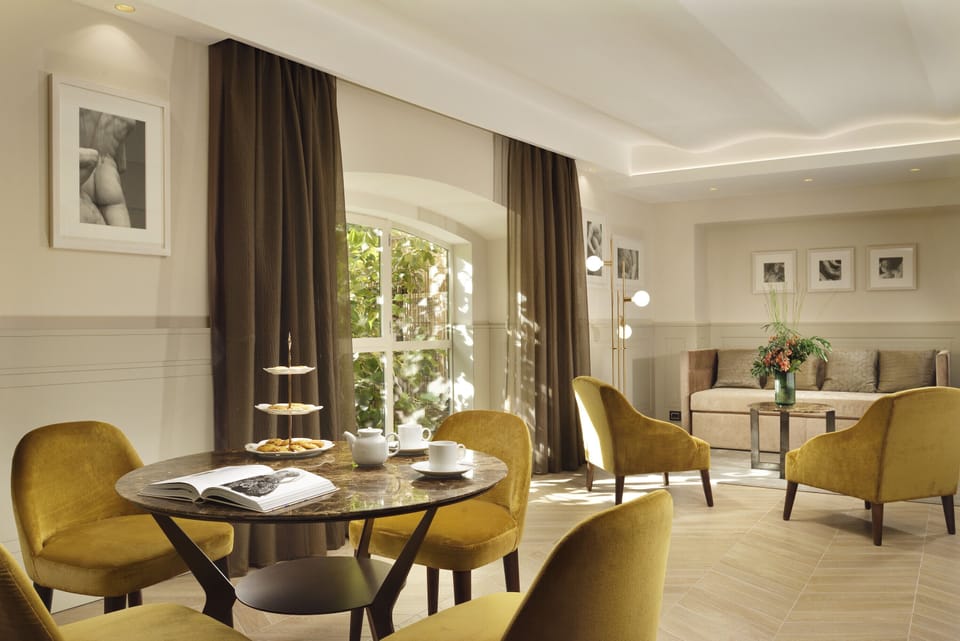 Margutta Suite | Living area | 50-inch flat-screen TV with satellite channels, TV