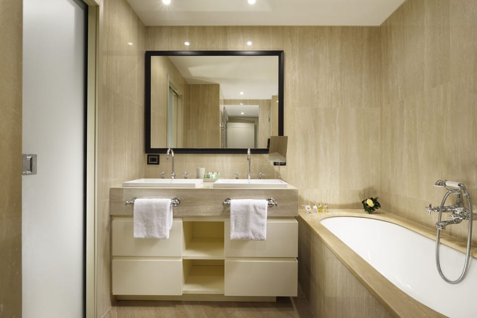 Studio Suite | Bathroom | Hair dryer, bathrobes, slippers, bidet