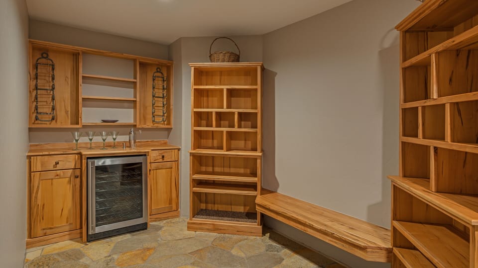 Mudroom, Lower Level