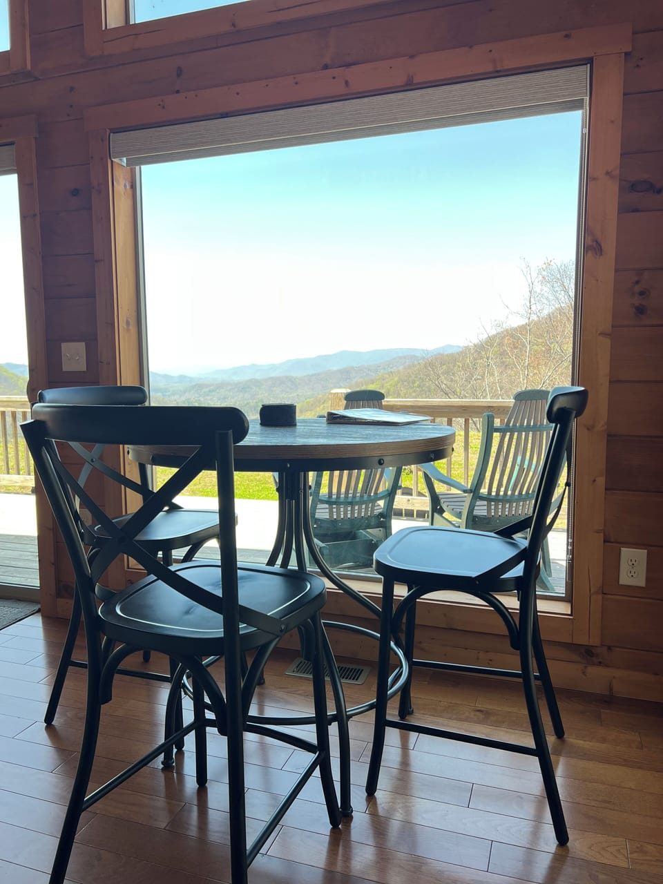 Enjoy the view while having lunch or dinner! 