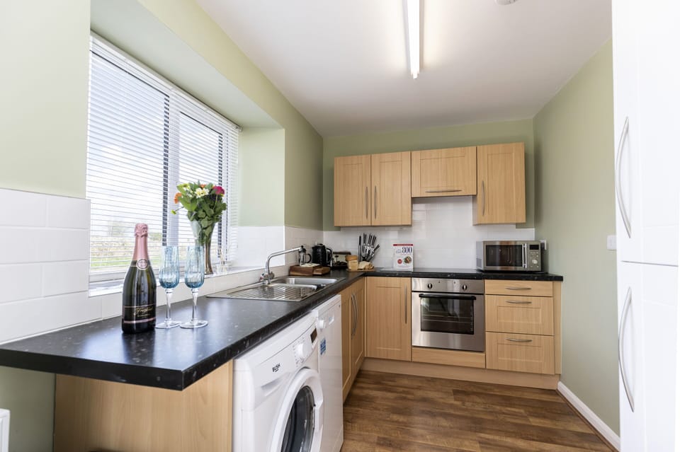 Luxury Cottage, Private Bathroom | Shared kitchen
