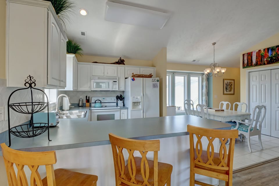 Open floor plan for plenty of entertaining