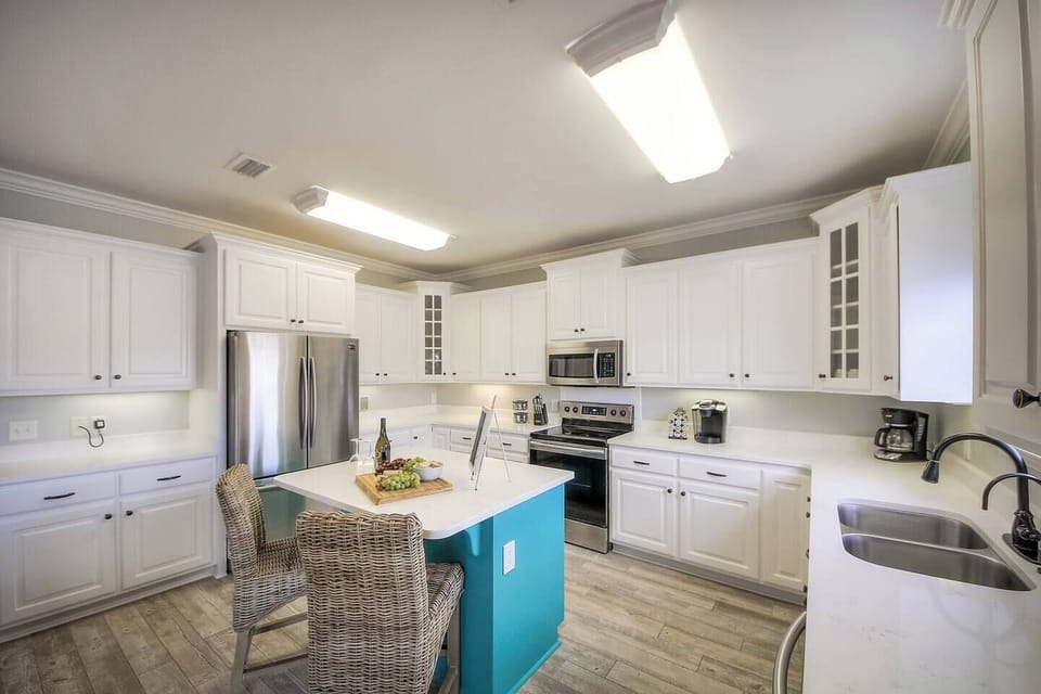 The newly remodeled kitchen has all new stainless appliances, Keurig machine with coffee pods and quartz countertops.