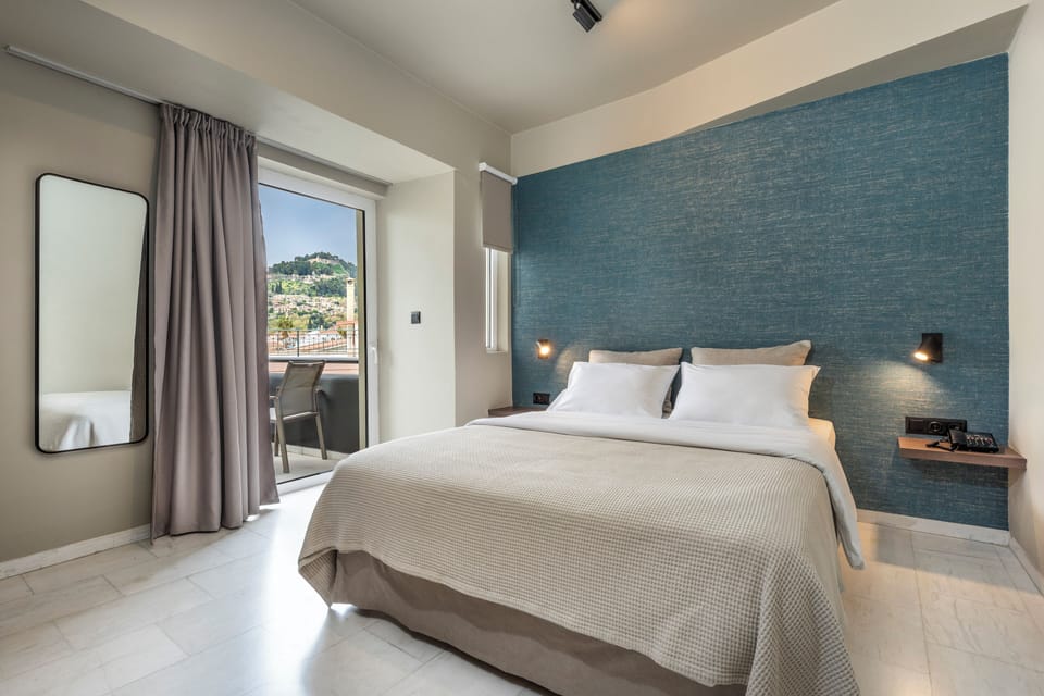 Comfort Double or Twin Room | Hypo-allergenic bedding, in-room safe, desk, laptop workspace
