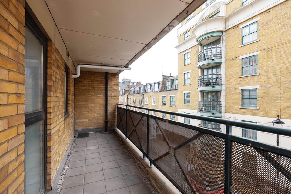 Apartment (2 Bedrooms) | Balcony