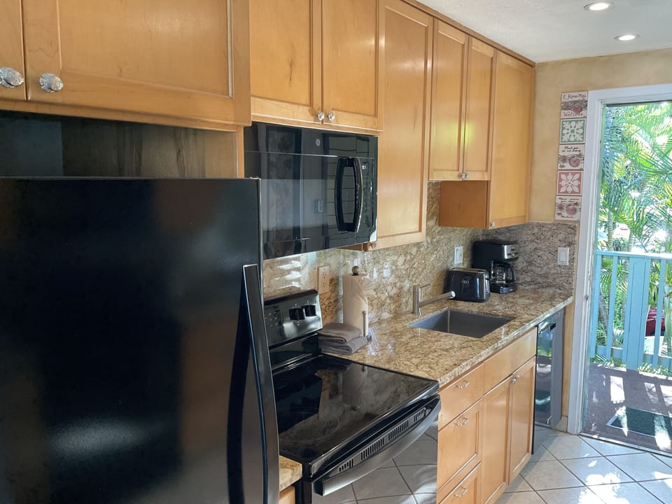 Full kitchen