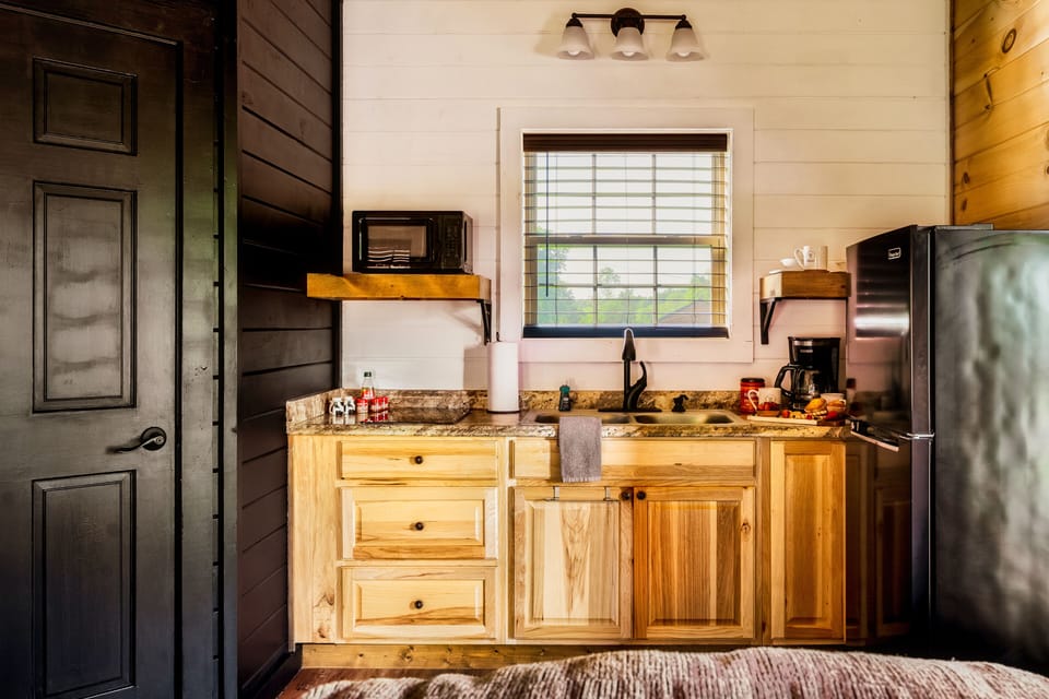 Enjoy home-cooked meals that can be prepared at the kitchenette! 