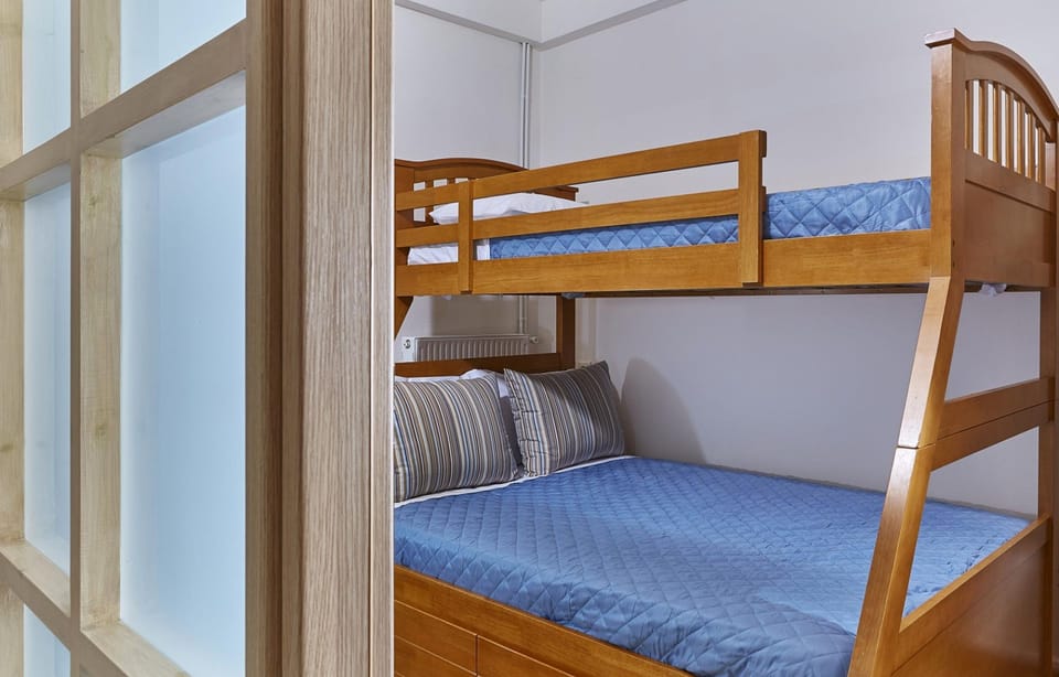 House | 2 bedrooms, iron/ironing board, WiFi