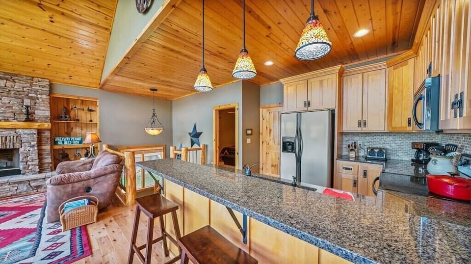 Eat in kitchen bar area seats three comfortably.