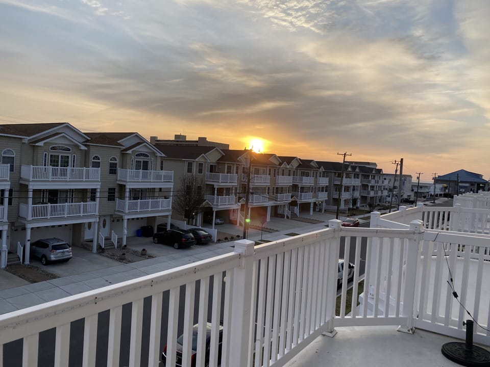 Balcony with ocean. boardwalk, and sunrise views 😎