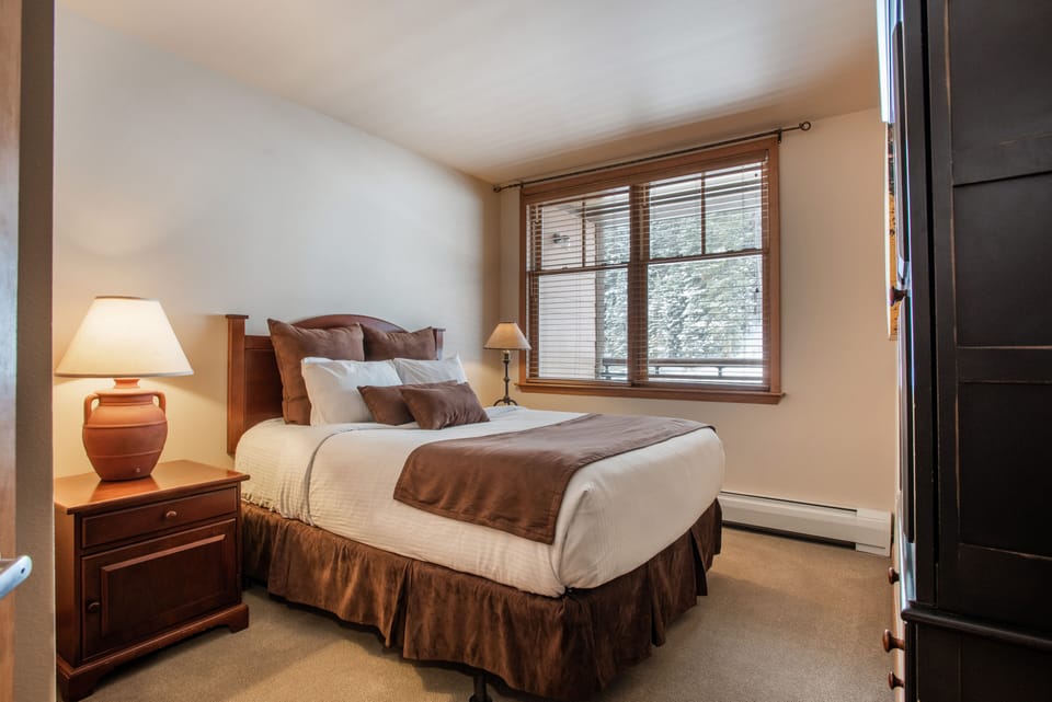 Condo, 2 Bedrooms | 2 bedrooms, iron/ironing board, WiFi (free)