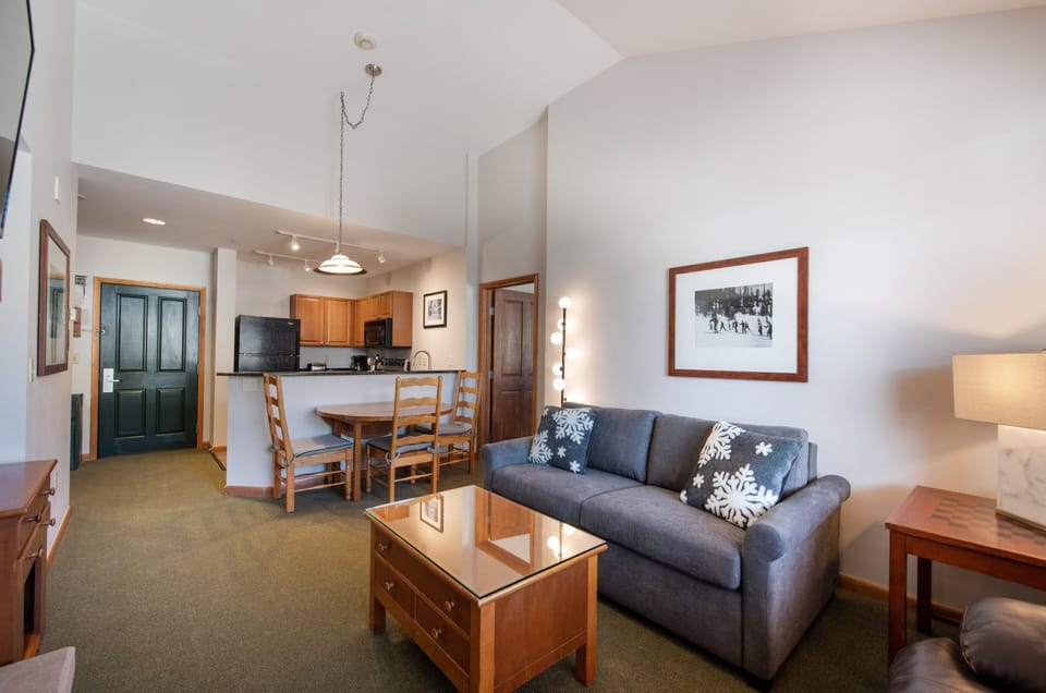 Condo, 2 Bedrooms | Living area