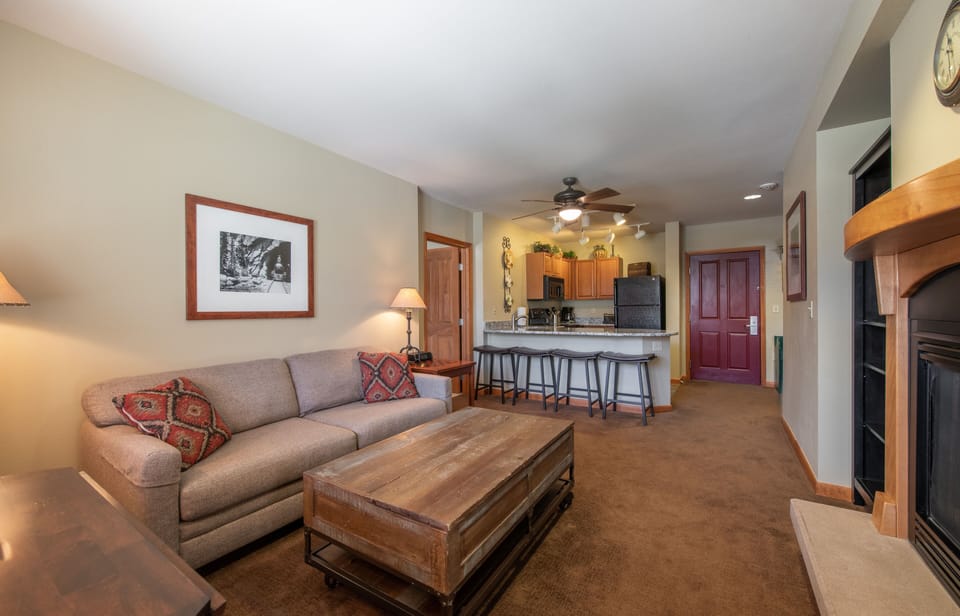 Condo, 2 Bedrooms | Living room