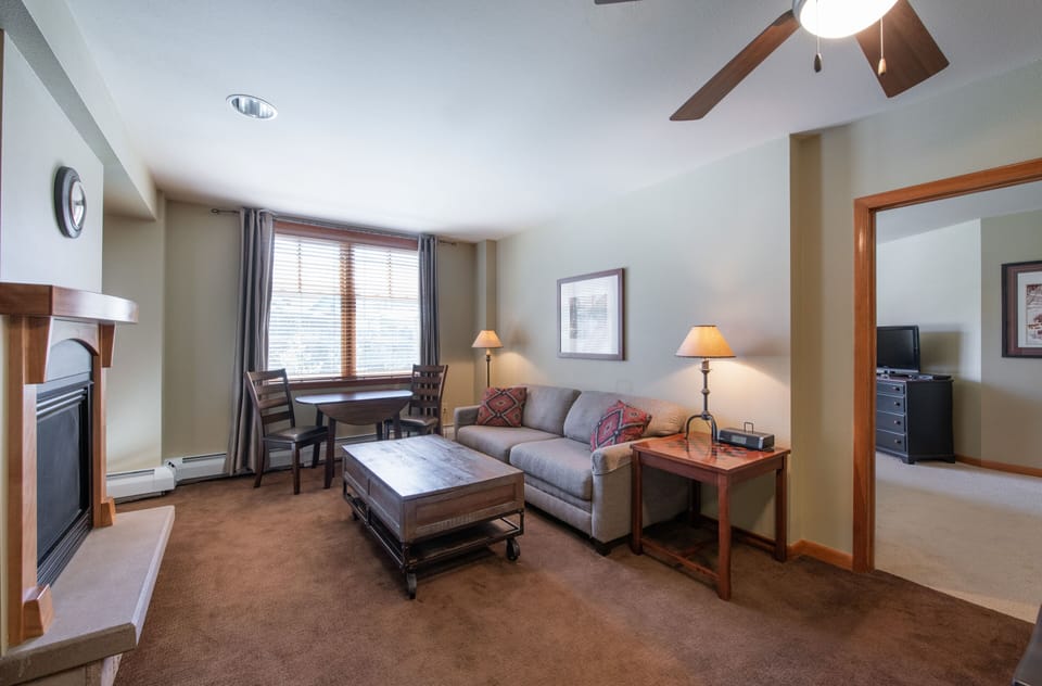 Condo, 2 Bedrooms | Living room