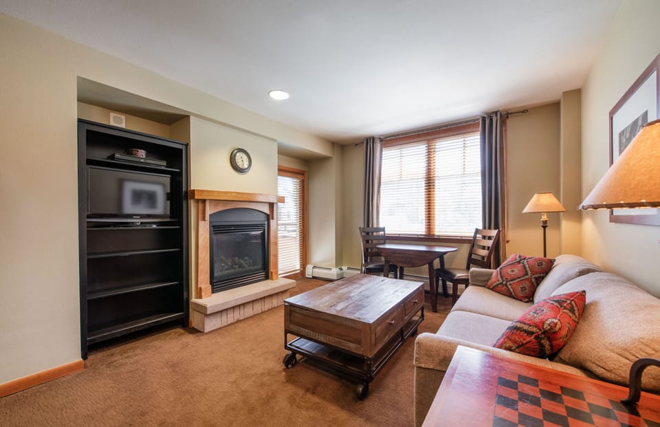 Condo, 2 Bedrooms | Living room