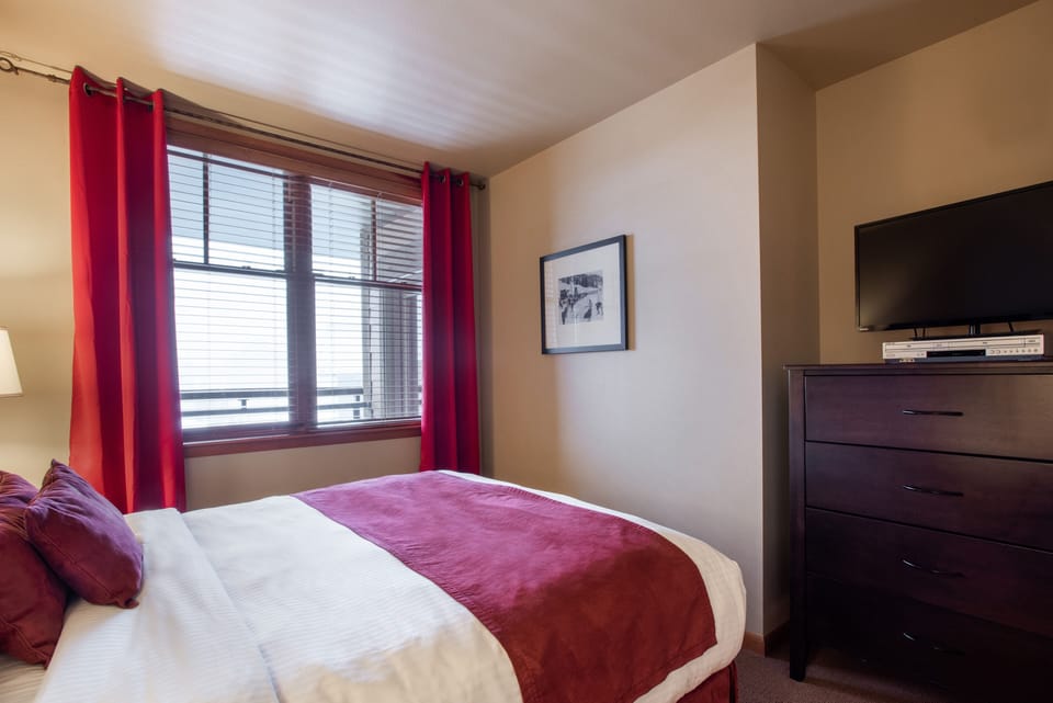 Condo, 2 Bedrooms | 2 bedrooms, iron/ironing board, WiFi (free)