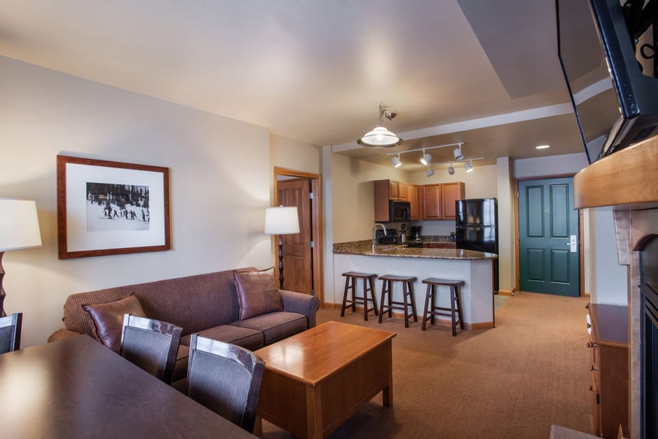 Condo, 2 Bedrooms | Living area