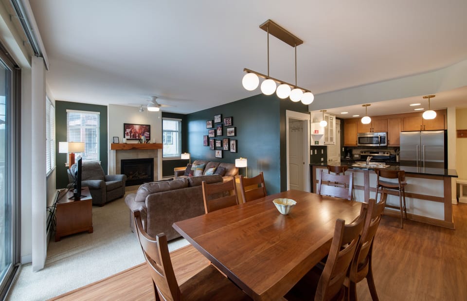 Condo, 2 Bedrooms | Private kitchen | Fridge, oven, coffee/tea maker, toaster