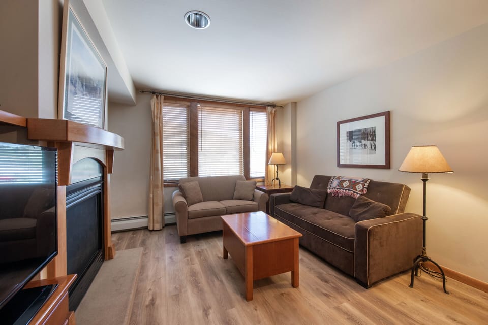 Condo, 2 Bedrooms | Living area