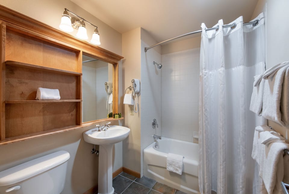 Condo, 2 Bedrooms | Bathroom | Towels