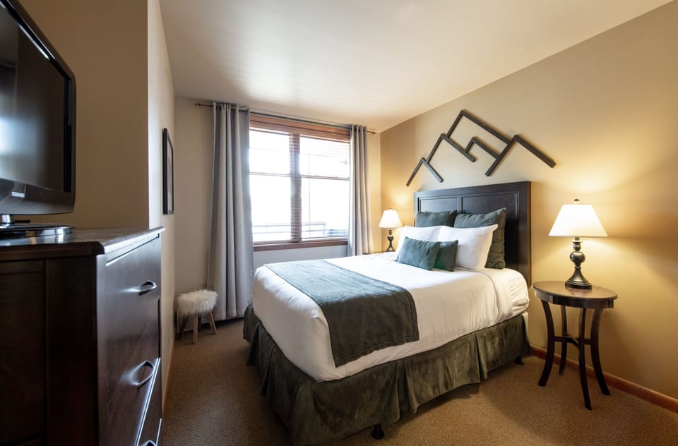 Condo, 2 Bedrooms | 2 bedrooms, iron/ironing board, WiFi (free)
