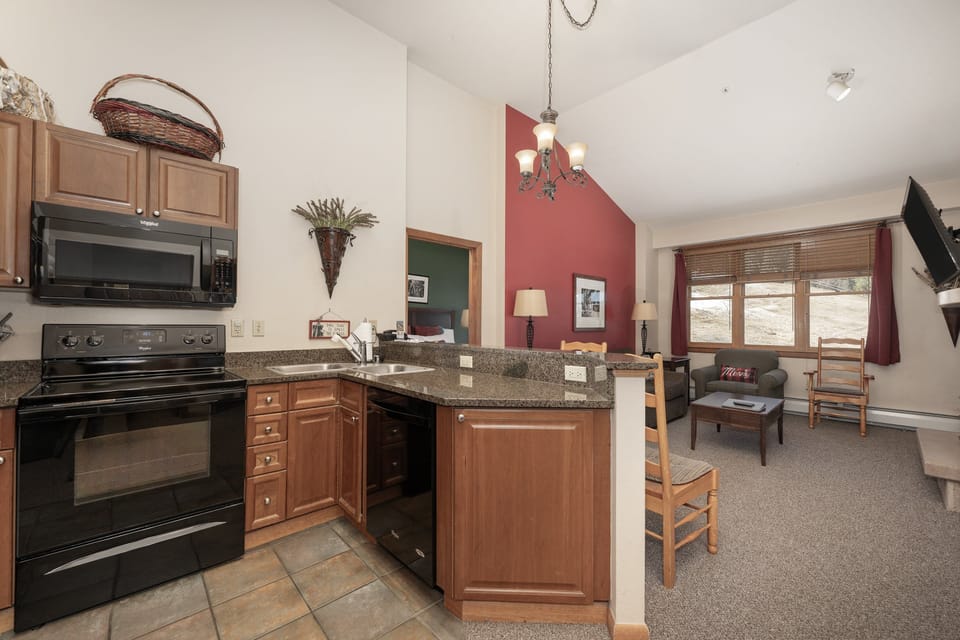 Condo, 2 Bedrooms | Interior