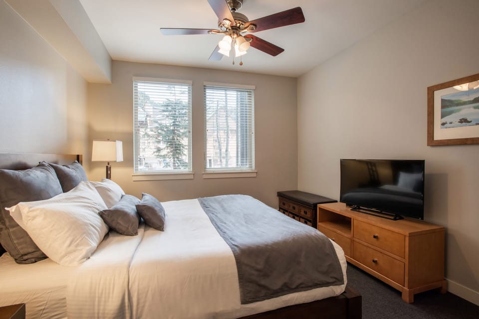 Condo, 2 Bedrooms | 2 bedrooms, iron/ironing board, WiFi (free)