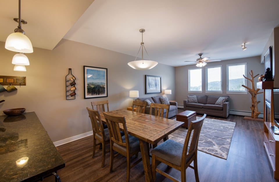 Condo, 2 Bedrooms | Dining