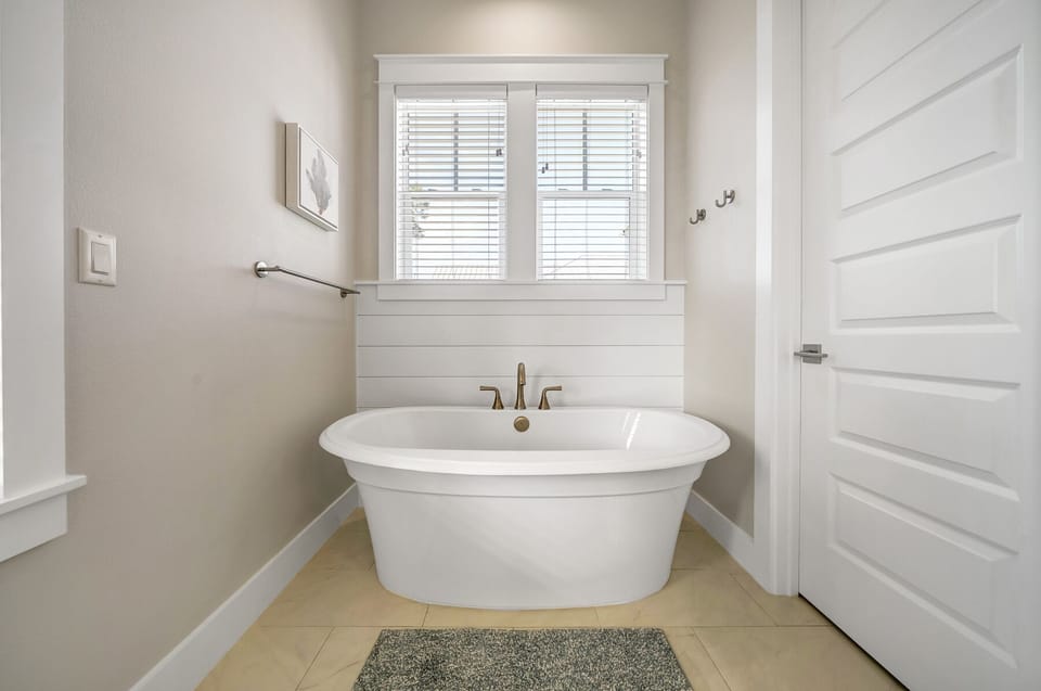 Owner's Suite Tub