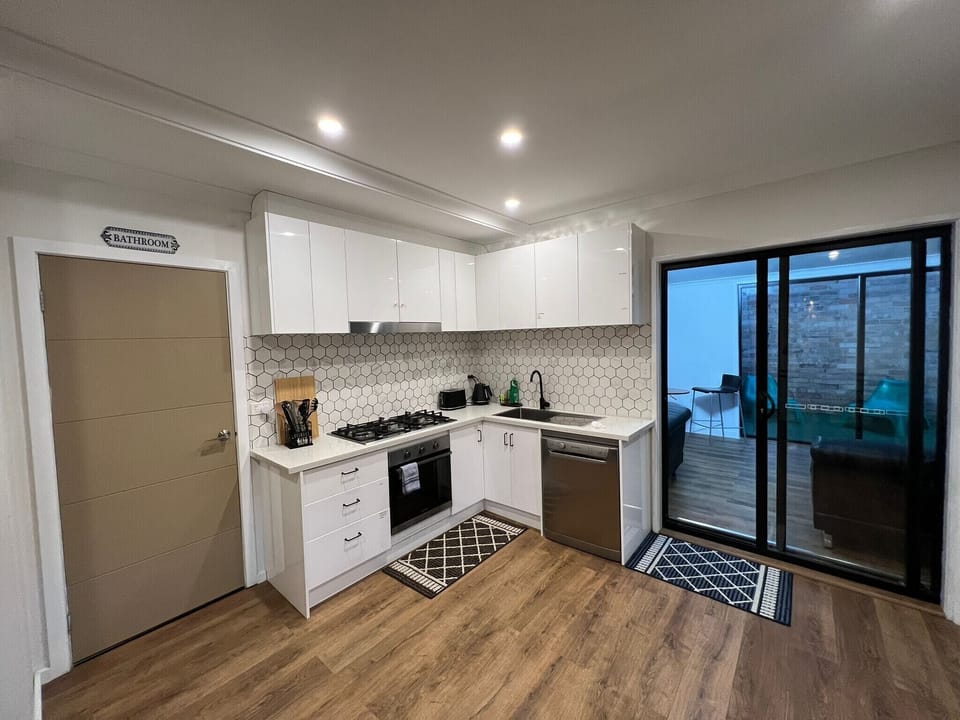 Contemporary kitchen 