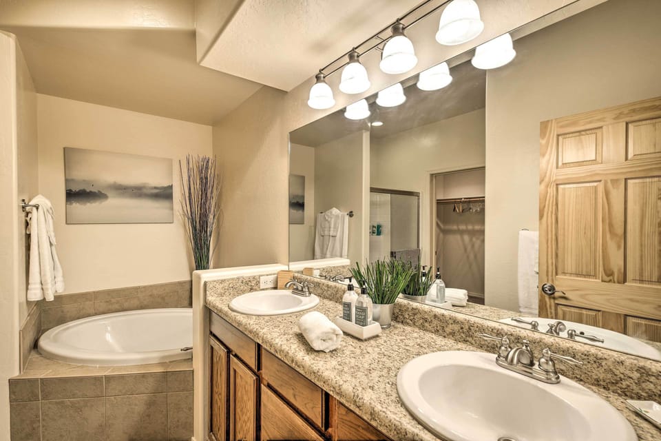 En-Suite Bathroom | 1st Floor