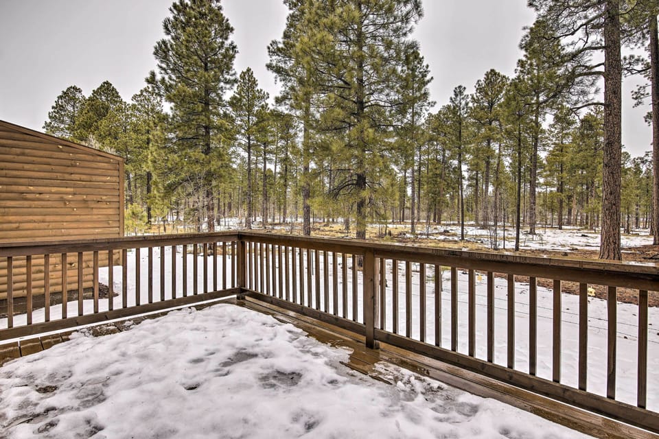 Private Deck & Yard | Gas Grill | Fire Pit