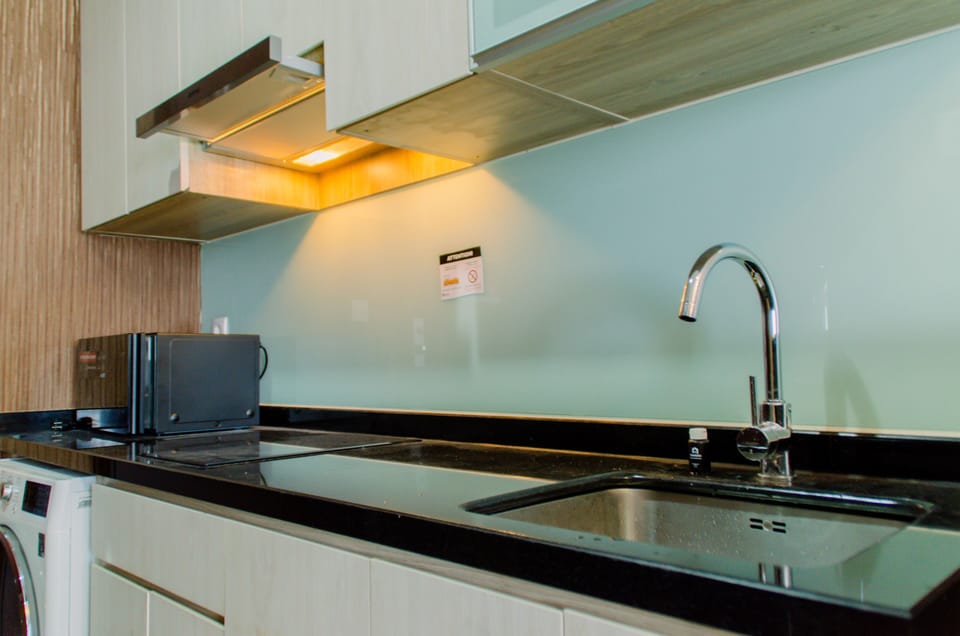 Room | Private kitchen | Fridge, stovetop, cookware/dishes/utensils