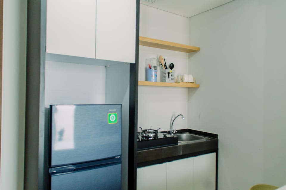 Room | Private kitchen | Fridge, microwave, stovetop, electric kettle