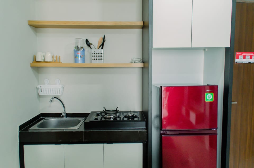 Room | Private kitchen | Fridge, microwave, stovetop, electric kettle