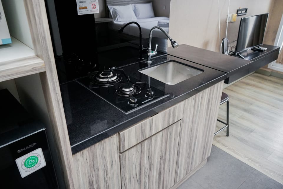 Room | Private kitchen | Fridge, stovetop, cookware/dishes/utensils
