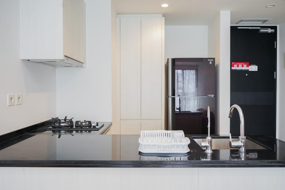 Room | Private kitchen | Fridge, stovetop, cookware/dishes/utensils