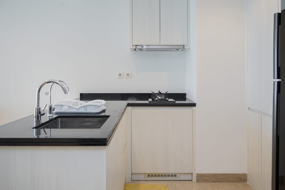 Room | Private kitchen | Fridge, stovetop, cookware/dishes/utensils