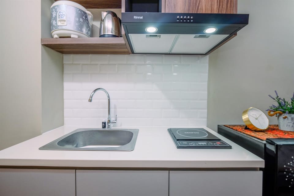 Room | Private kitchen | Fridge, stovetop, electric kettle, cookware/dishes/utensils