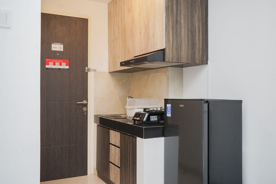 Room | Private kitchen | Fridge, stovetop, cookware/dishes/utensils