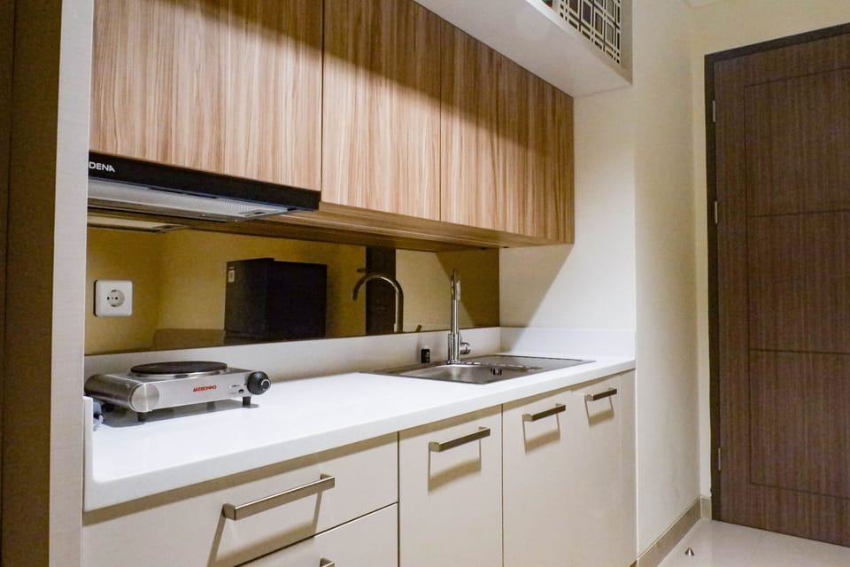 Room | Private kitchen | Fridge, stovetop, cookware/dishes/utensils