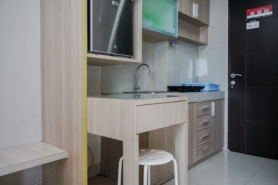 Room | Private kitchen | Fridge, stovetop, electric kettle, cookware/dishes/utensils
