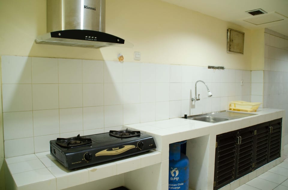 Room | Private kitchen | Fridge, microwave, stovetop, dishwasher