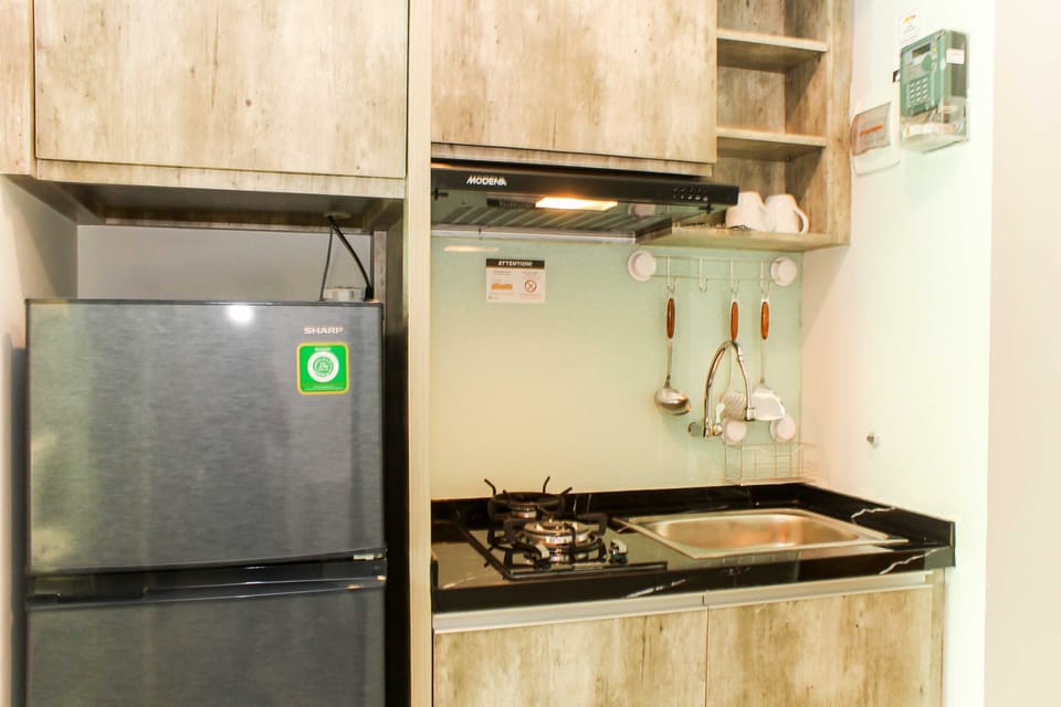 Room | Private kitchen | Fridge, stovetop, cookware/dishes/utensils