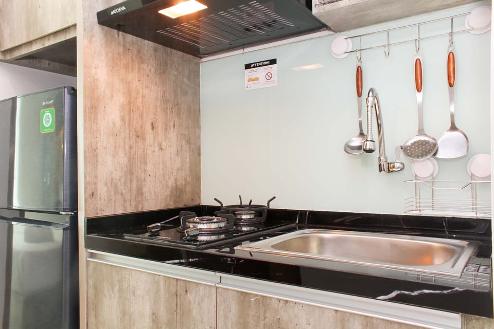 Room | Private kitchen | Fridge, stovetop, cookware/dishes/utensils