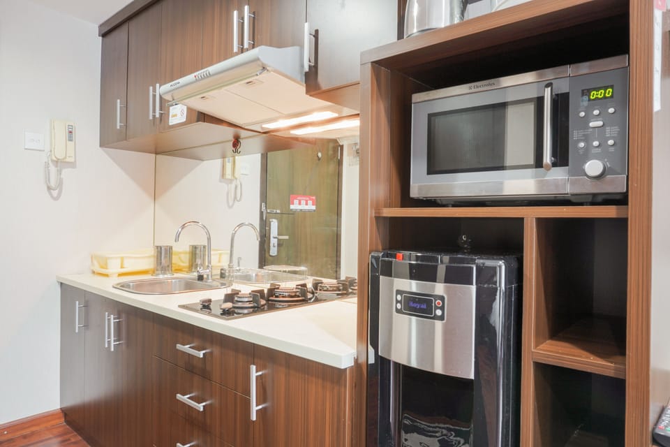 Room | Private kitchen | Fridge, microwave, stovetop, electric kettle